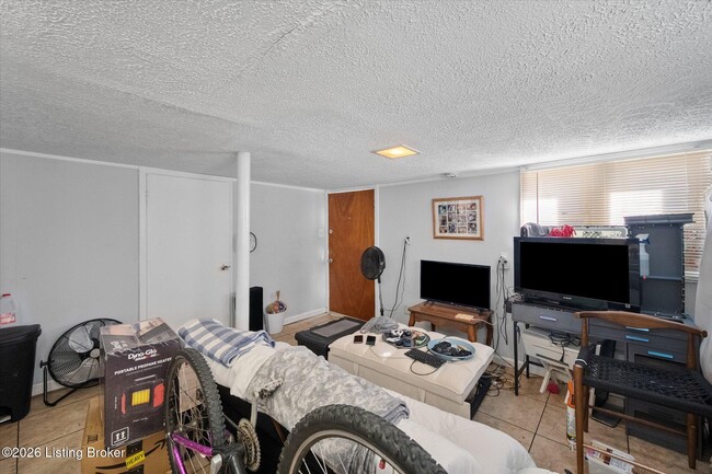 Building Photo - 4925 Southside Dr