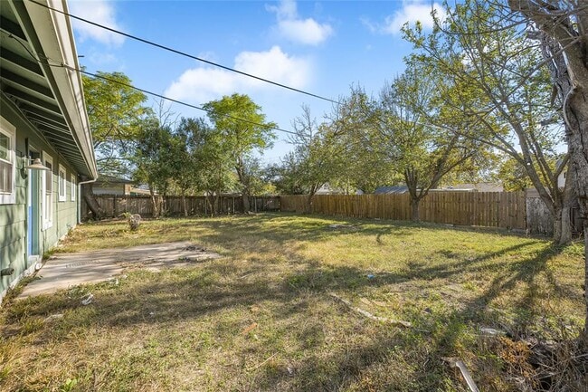 Foto del edificio - 3007 Steck Ave