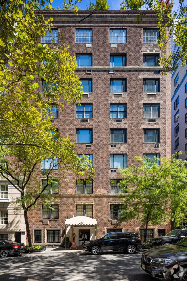 Building Photo - 139 E 66th St