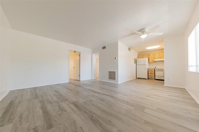 Foto del edificio - 1100 Martinique Dr