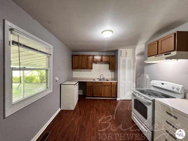 Building Photo - 3 Bedroom House - South Toledo