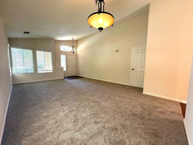 Foto del edificio - Single Story 3 Bed 2 Bath in Apple Hill!