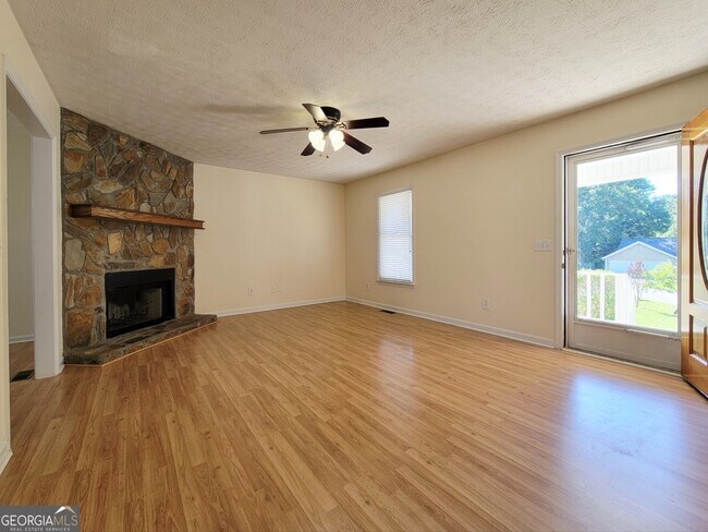 Foto del edificio - 841 Lodgeview Dr