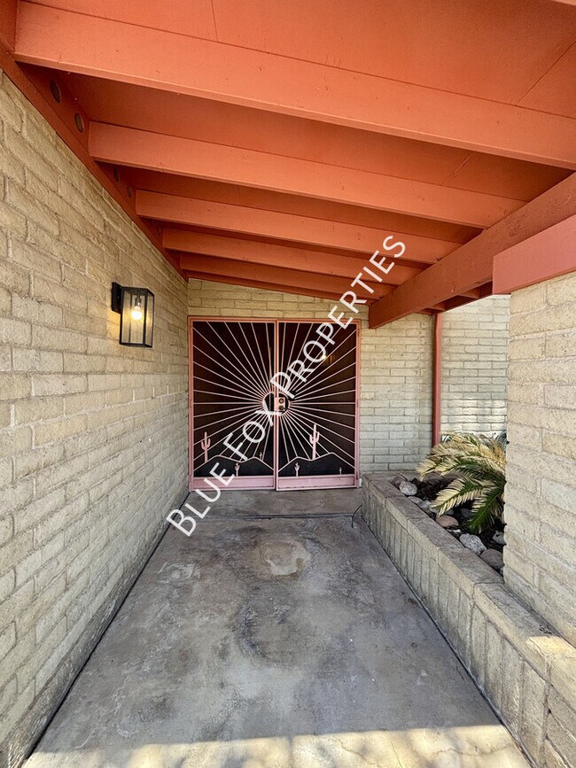 Building Photo - 7551 E La Cienega Dr