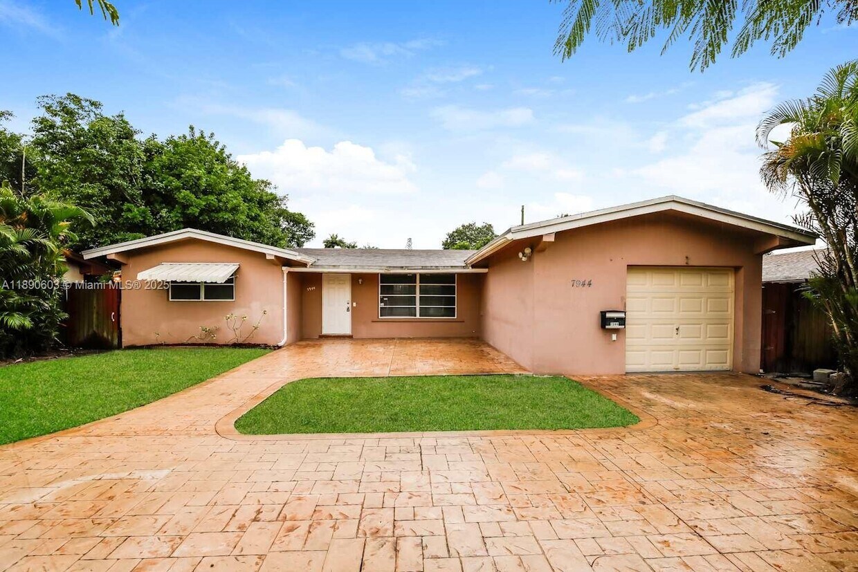 Foto principal - 7944 Meridian St