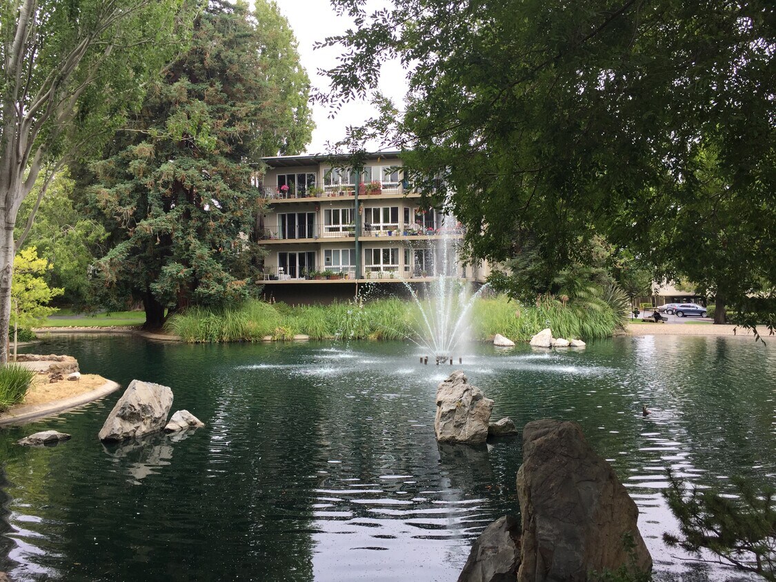Beautiful Grounds - 818 N Delaware St