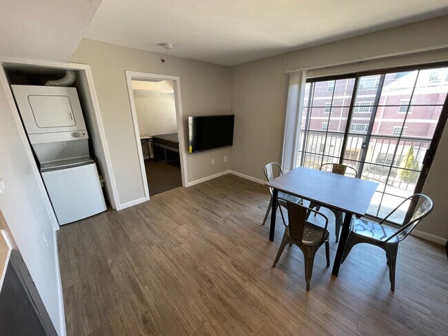 Foto del interior - 301 E Chalmers