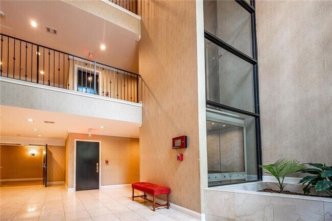 Building Photo - 26202 Plantation Dr NE