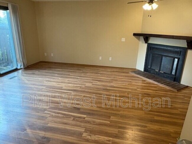Building Photo - 603 Peachtree Pl