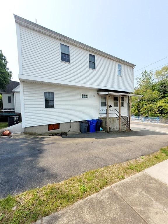 Building Photo - 14 Brooks St