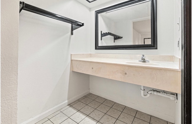 Building Photo - 1024 Bridge City Ave