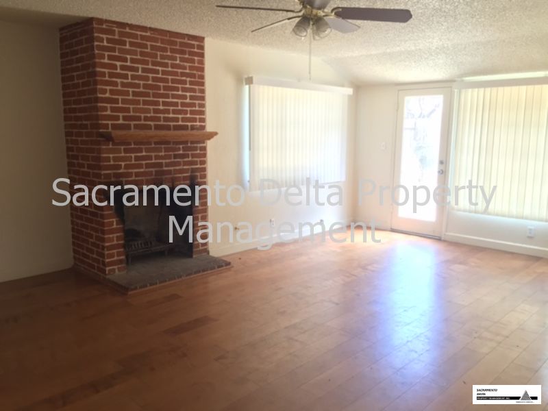 Building Photo - 1320 Shadowglen Rd
