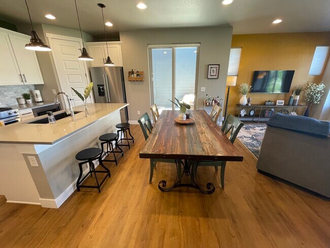 Main Floor - Living / Dining / Kitchen - 6850 Decatur St