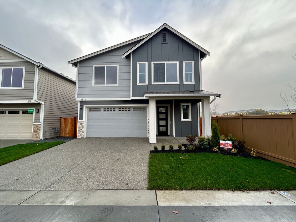 Foto principal - Stunning BRAND NEW 3 bed 2.5 bath home in ...
