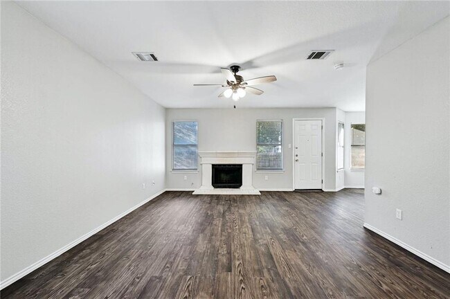 Foto del edificio - 1311 Tetbury Ln