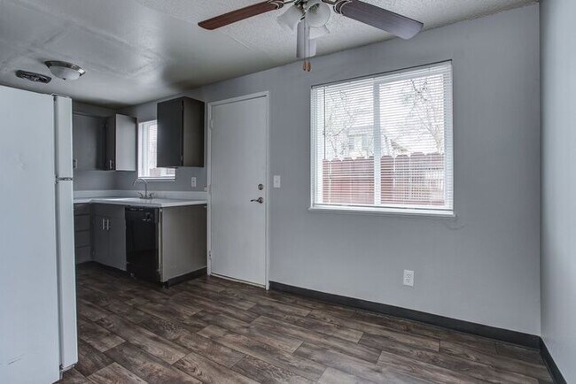 Foto del edificio - Shenandoah Gardens Apartments 2 bedroom 1....