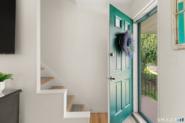 Foto del edificio - 245 Sunnyridge Ave