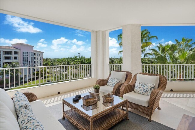 Foto del edificio - 705 Crandon Blvd