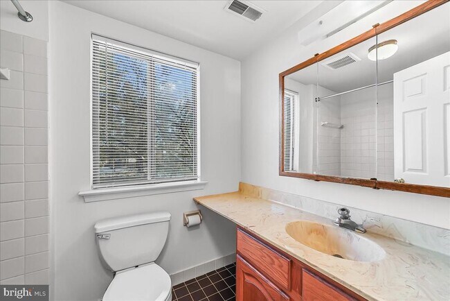 Building Photo - 102 Mountainview Dr