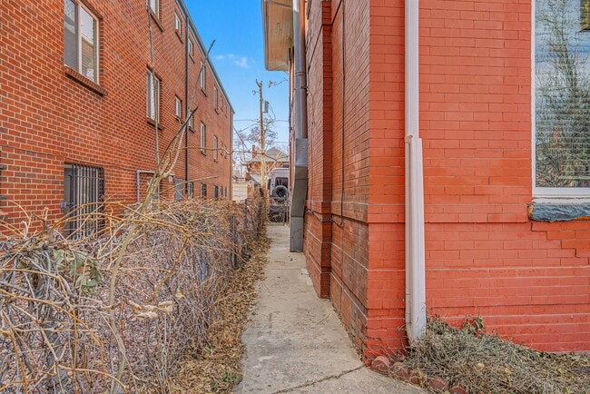 Photo - 1427 Clayton St Apartments