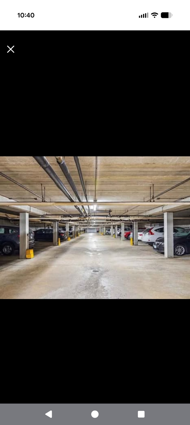 Building Photo - 1800 Riverwood Dr