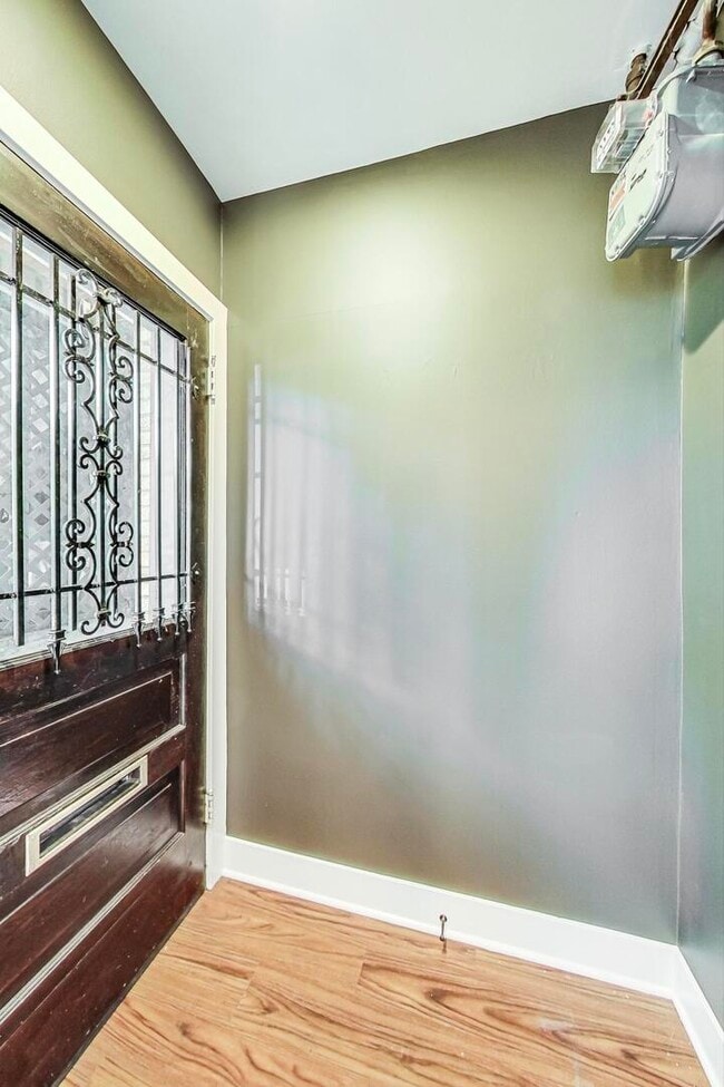 Building Photo - 1428 W Edgewater Ave