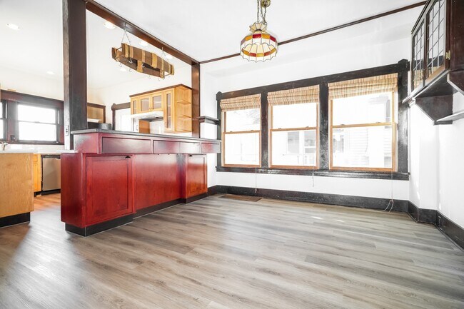 Foto del edificio - Charming Updated North Everett Craftsman Home w/ ADU Disclosure + Utility Credit