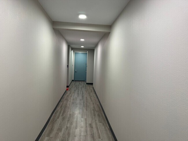 Foto del edificio - Brand New 1 bedroom, 1 bath Townhome with 2 car tandem garage for lease
