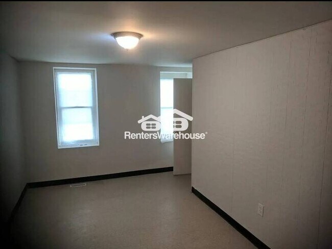 Building Photo - 3703 E Lombard St