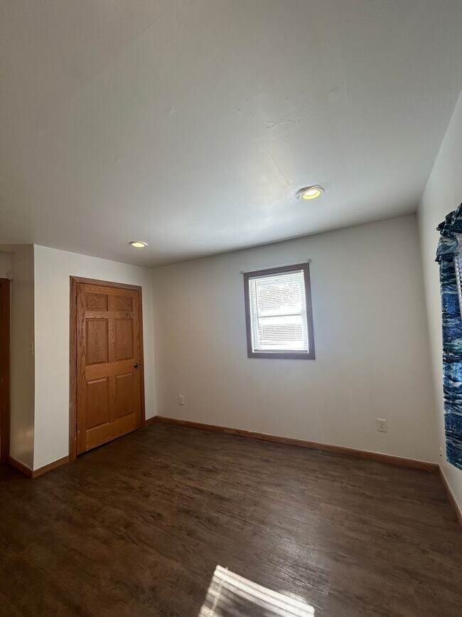 Building Photo - Updated 3 Bedroom House!