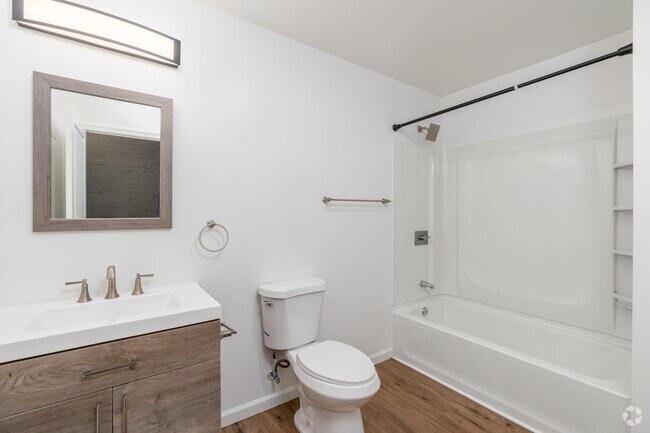 1 habitación, 1 baño - 810 pies cuadrados - Baño - Monocacy Apartments