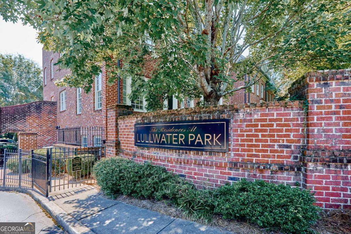 Foto principal - 845 Lullwater Park Ln