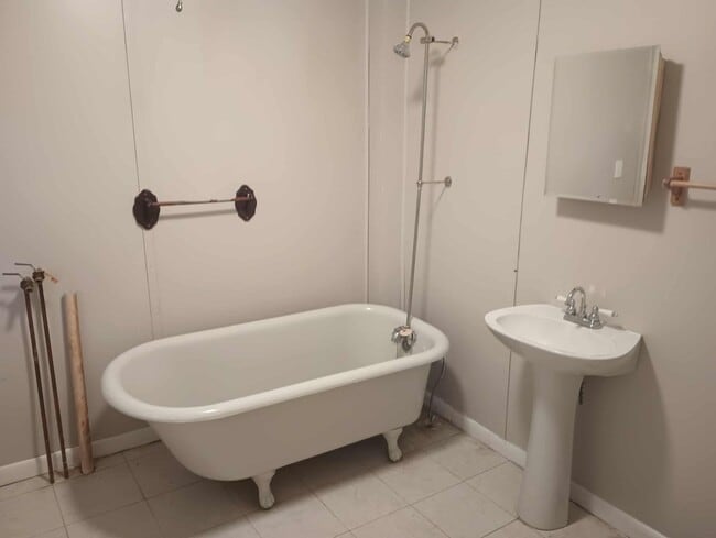 Building Photo - 53 Orchard St