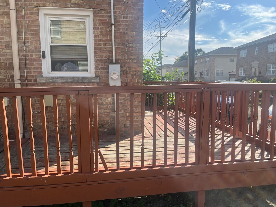 Foto del edificio - 1028 Bellwood Ave
