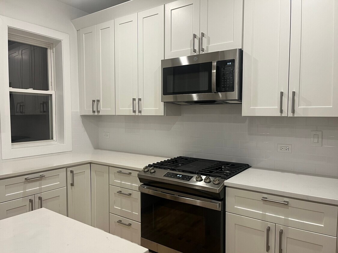 Foto principal - 4430 N Maplewood Ave