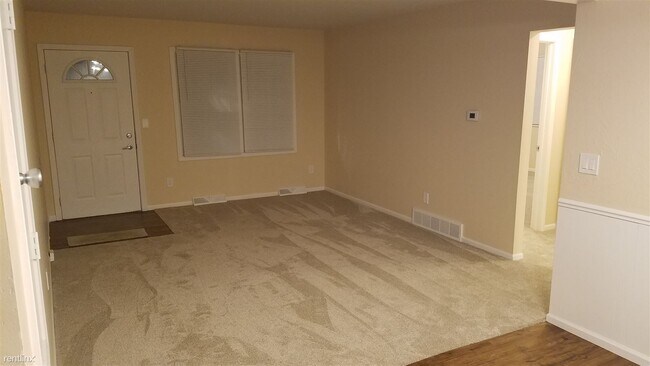 Building Photo - 1345 Carriage Hill Dr SE