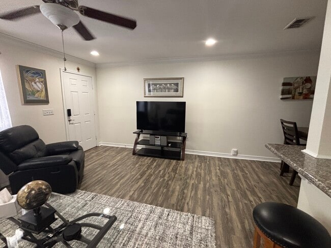 Building Photo - 1282 Beach Blvd
