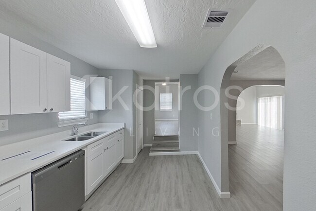 Building Photo - 10405 Barada St
