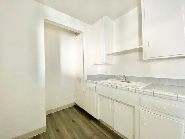 Foto del edificio - 1760 Henderson Ave