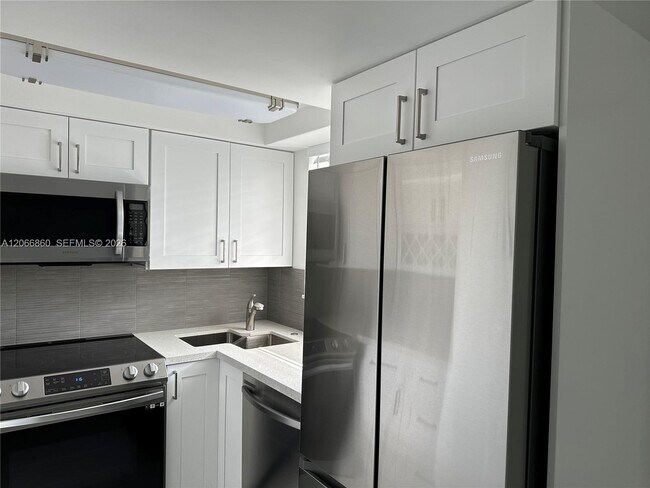 Foto del edificio - 1333 E Hallandale Beach Blvd