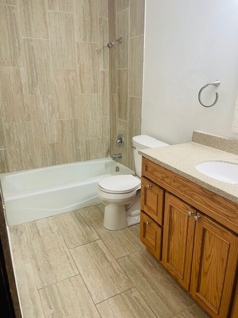 1 dormitorio con estudio y chimenea - Mardelle Apartments