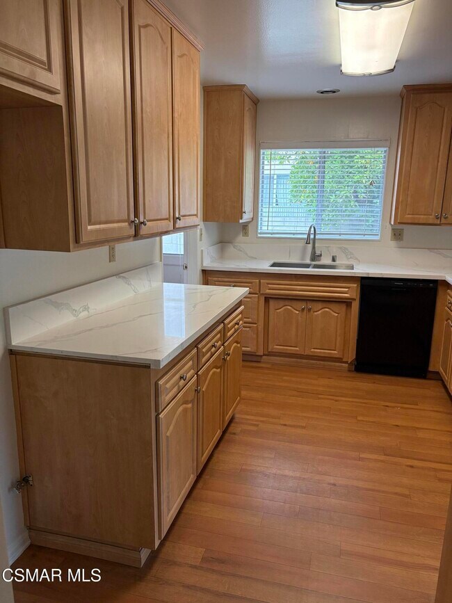 Foto del edificio - 5780 Lake Lindero Dr