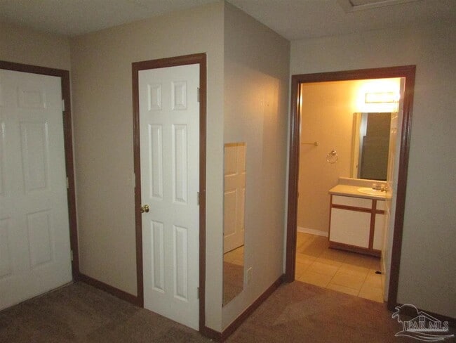 Foto del edificio - 7135 Pearson Rd