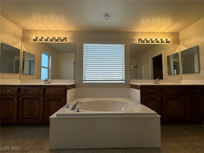 Foto del edificio - 9048 Winchester Ridge St