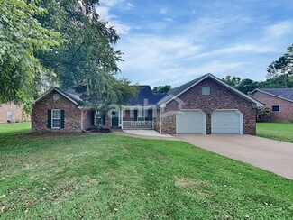 Building Photo - 1013 Victoria Ln W
