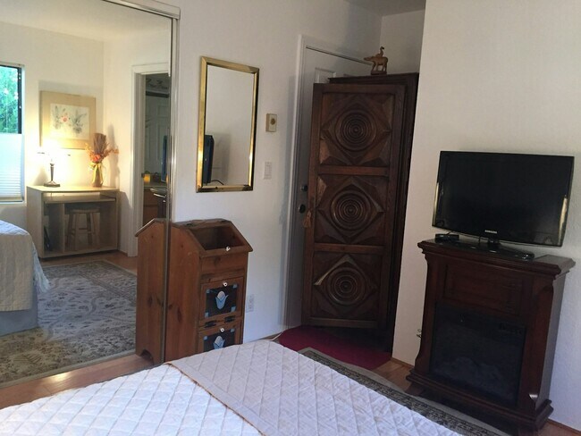Building Photo - 3375 Foothill Road, Unit 522B