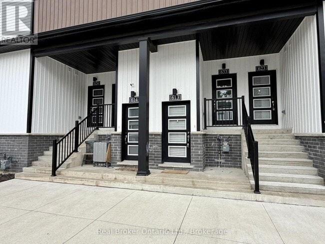 Building Photo - 613 - 4263 FOURTH AVENUE