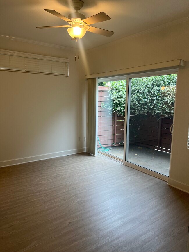 Foto del edificio - 14907 Moorpark St