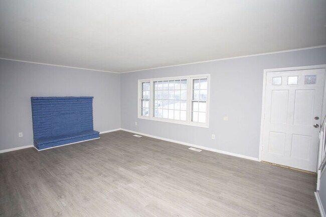 Building Photo - 27 Hollis Ln