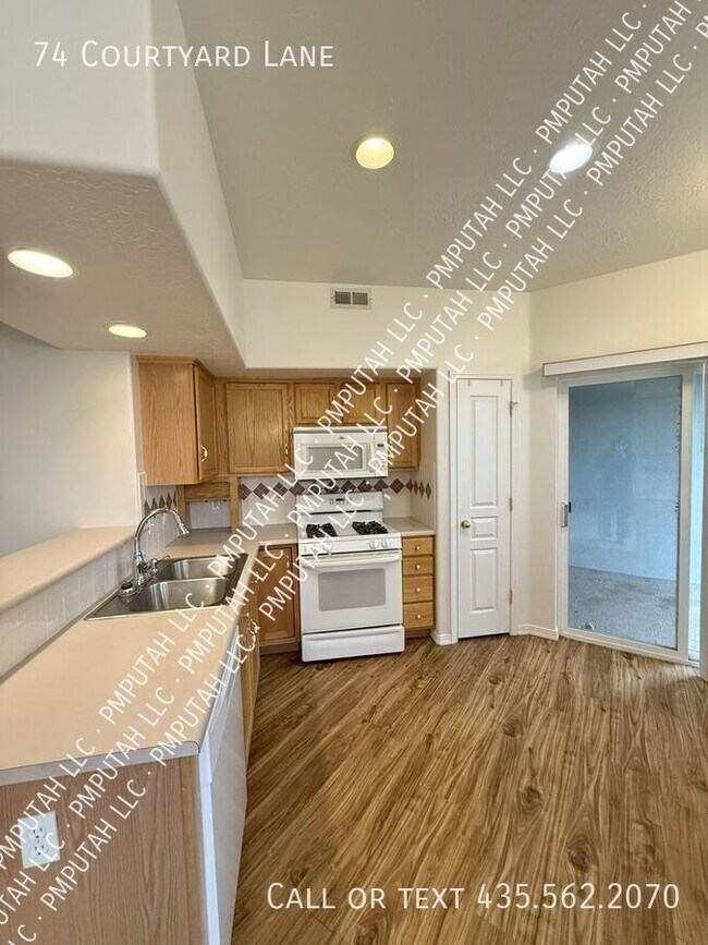 Foto del edificio - 74 Courtyard Ln E